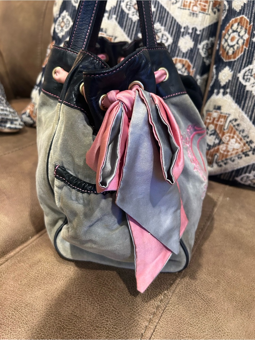 Juicy Couture Pink Y2K VINTAGE & Gray Velvet Drawstring Tote with Black Flower - Picture 8 of 11